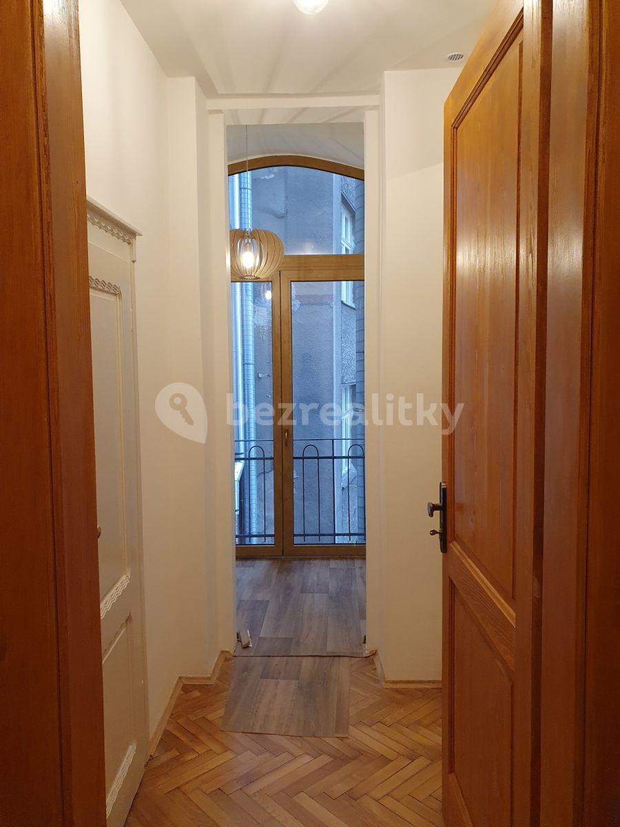 Prenájom bytu 1-izbový 32 m², Ostrovského, Praha, Praha