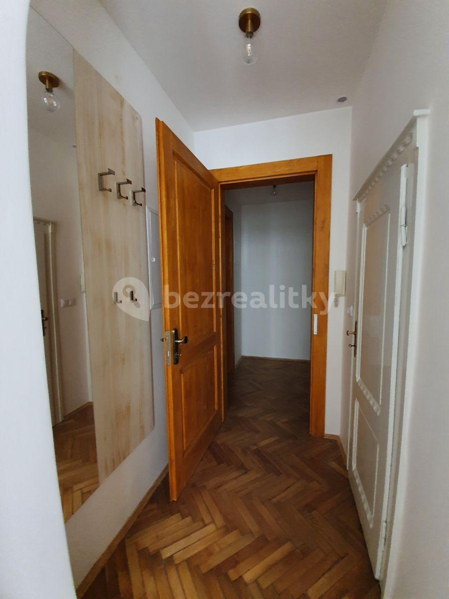 Prenájom bytu 1-izbový 32 m², Ostrovského, Praha, Praha