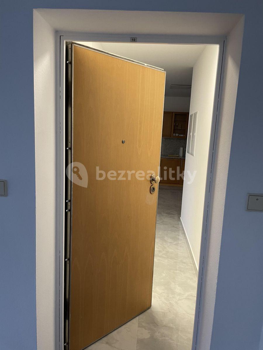 Prenájom bytu 3-izbový 70 m², Chotovická, Praha, Praha