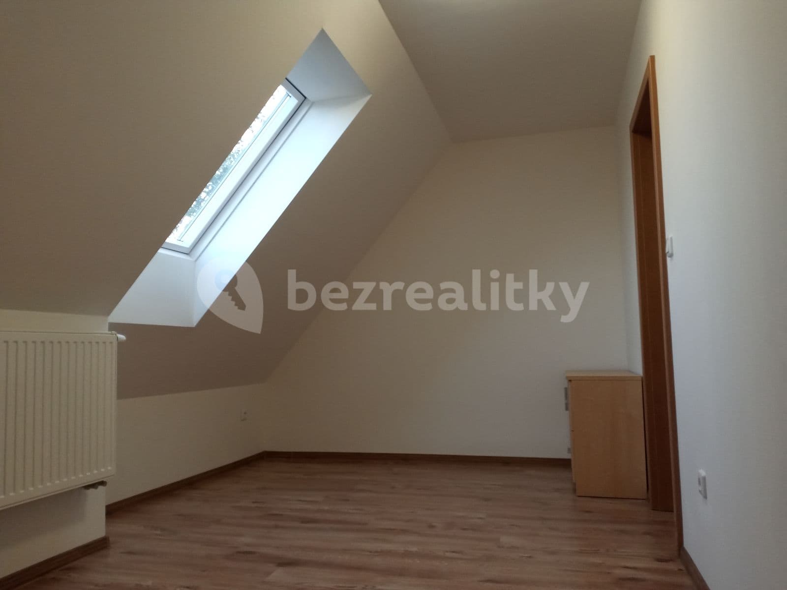 Prenájom bytu 2-izbový 32 m², V Růžovém údolí, Kralupy nad Vltavou, Středočeský kraj