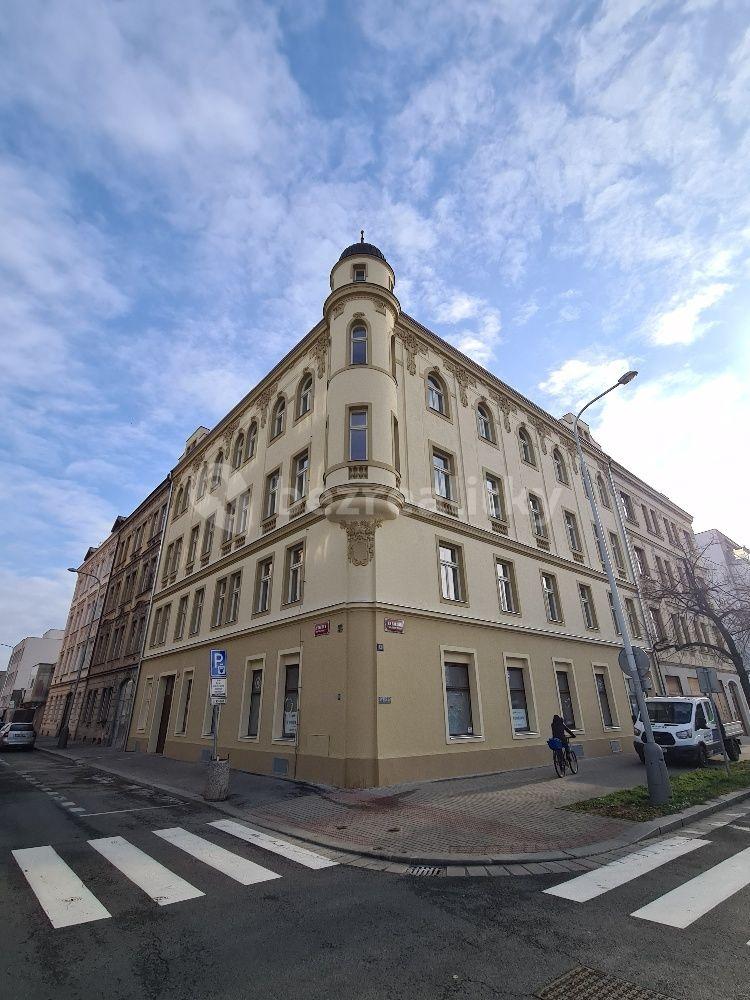 Prenájom bytu 1-izbový 41 m², Tusarova, Praha, Praha