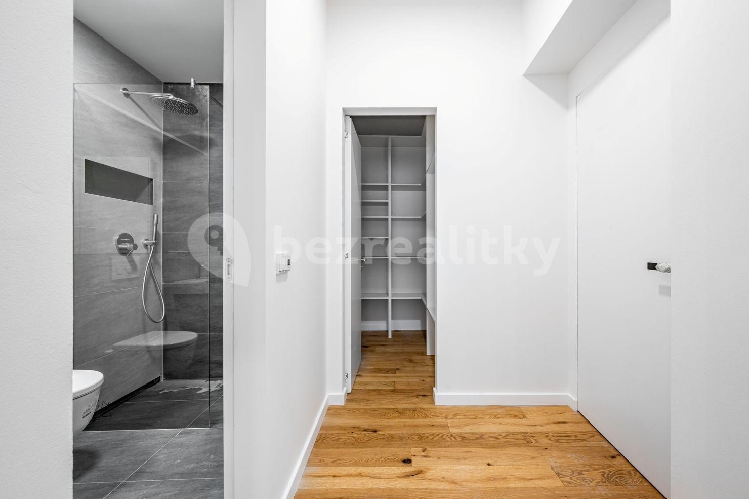 Prenájom bytu 2-izbový 62 m², Římská, Praha, Praha