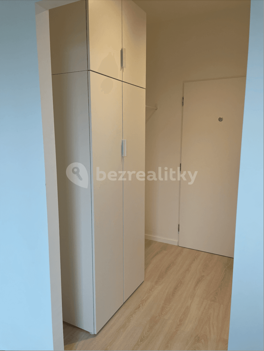 Prenájom bytu 1-izbový 23 m², Poděbradská, Praha, Praha