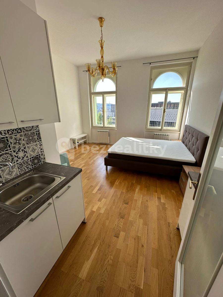 Prenájom bytu 1-izbový 26 m², Španělská, Praha, Praha