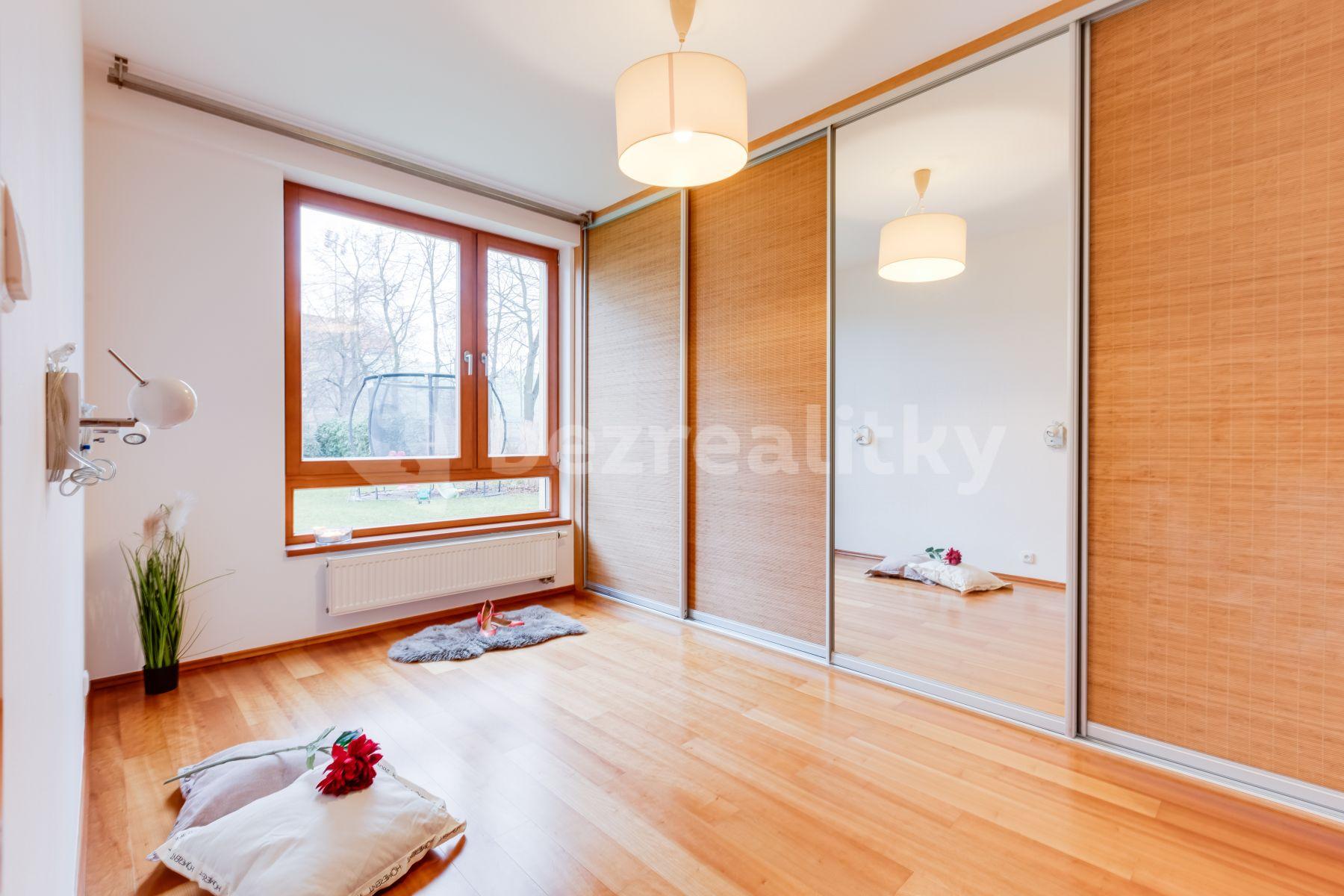 Prenájom bytu 3-izbový 71 m², Vřesovická, Praha, Praha