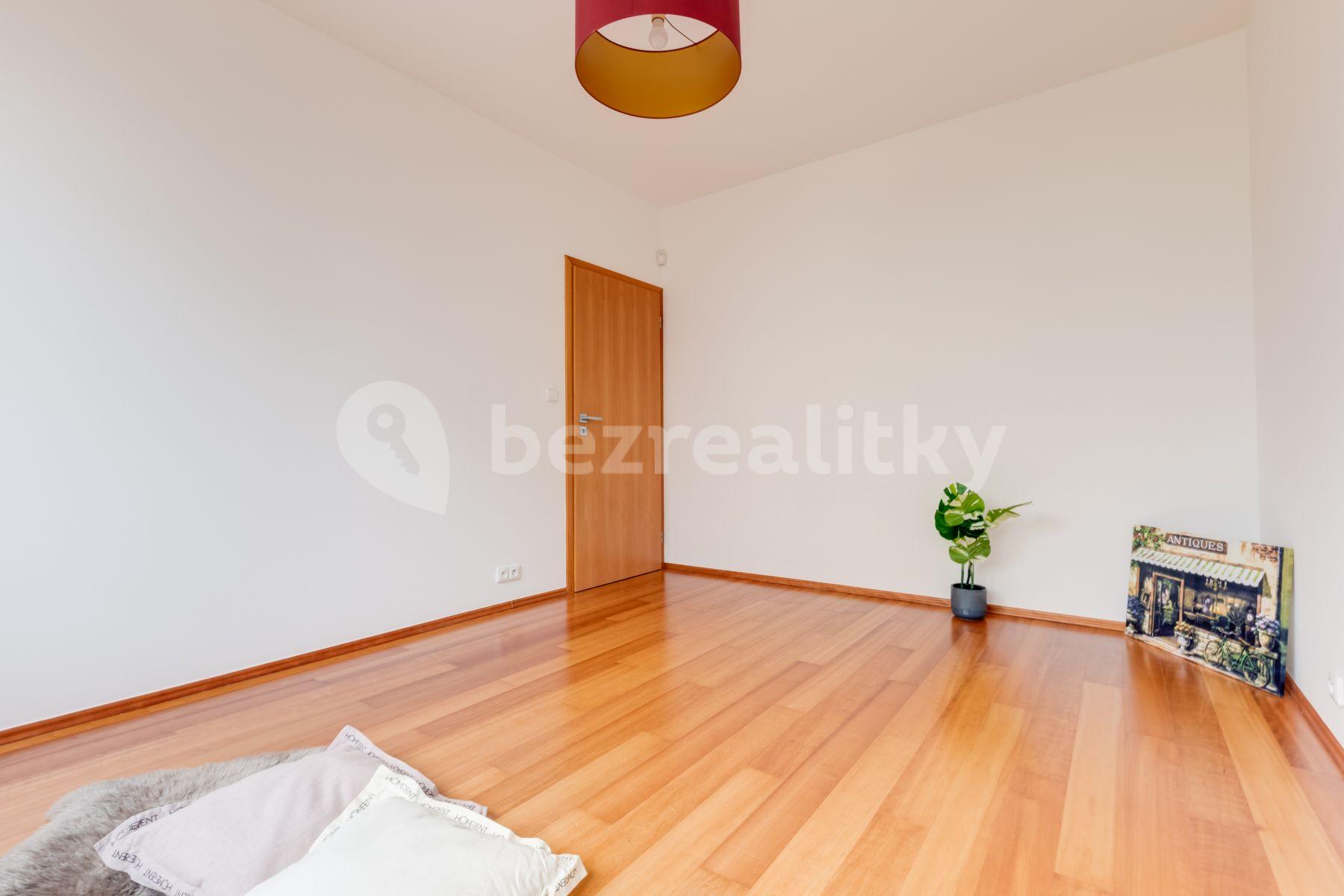 Prenájom bytu 3-izbový 71 m², Vřesovická, Praha, Praha