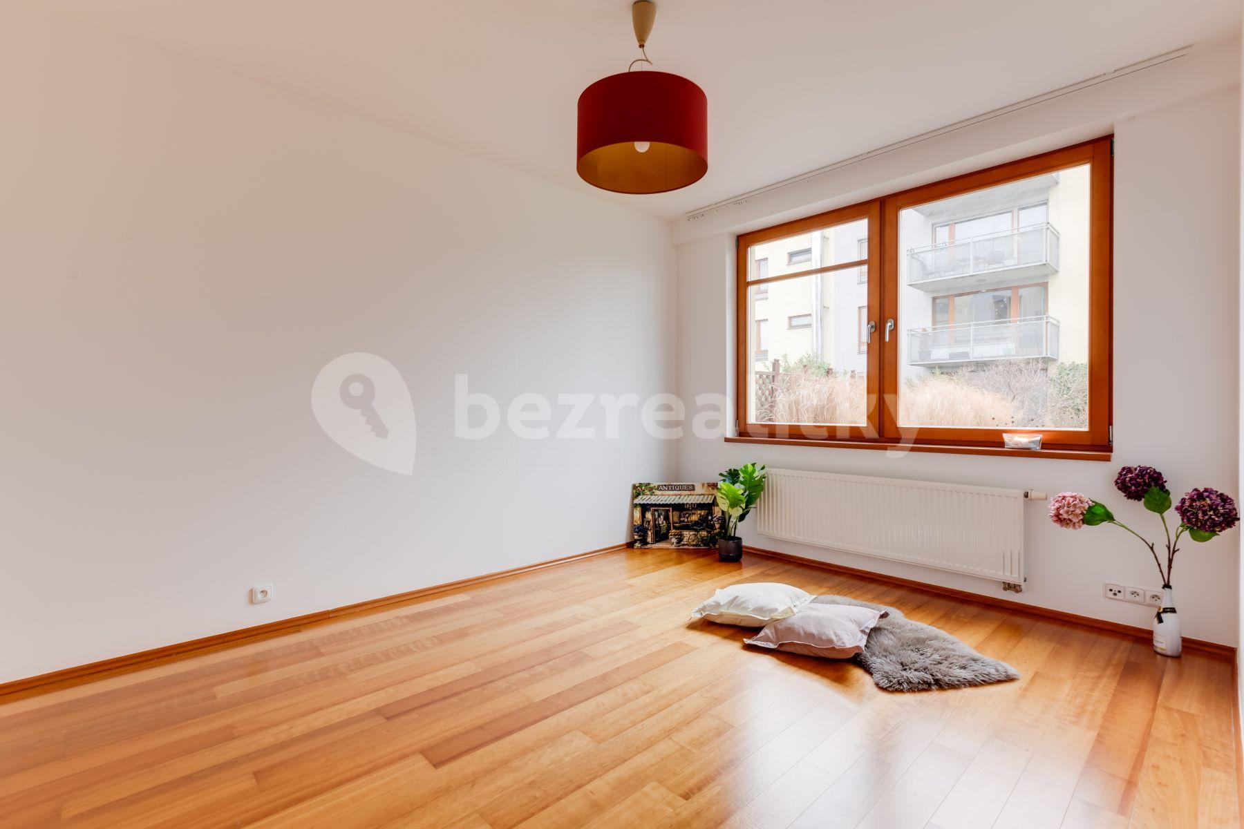 Prenájom bytu 3-izbový 71 m², Vřesovická, Praha, Praha