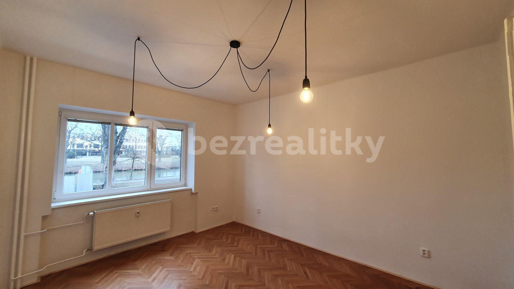 Prenájom bytu 1-izbový 40 m², Smetanovo nábřeží, Hradec Králové, Královéhradecký kraj