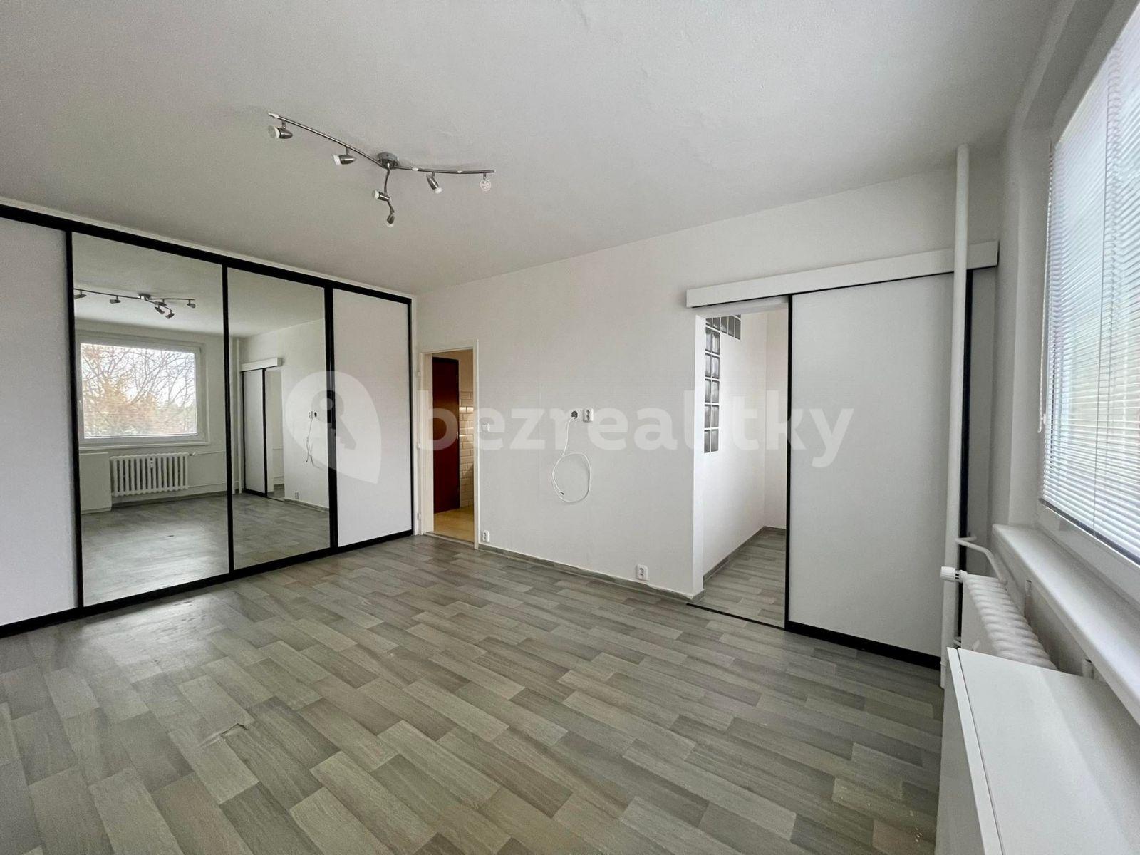 Prenájom bytu 1-izbový 32 m², Kunínova, Praha, Praha