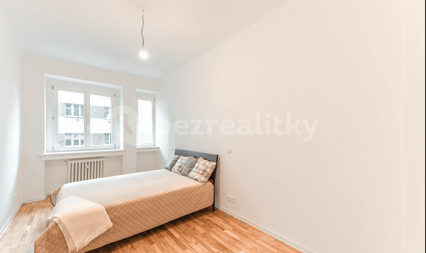 Prenájom bytu 2-izbový 53 m², Lucemburská, Praha, Praha