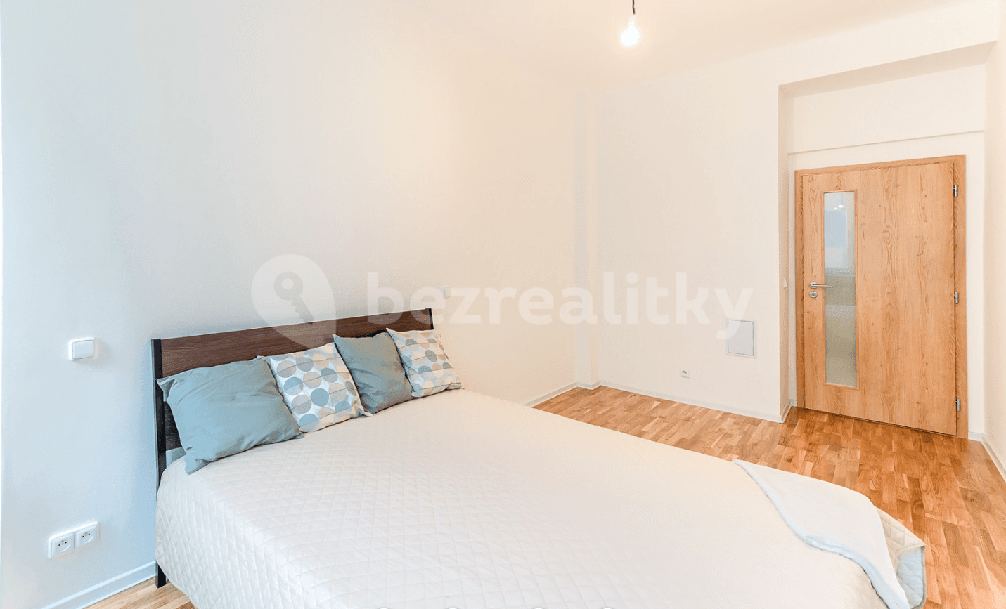 Prenájom bytu 2-izbový 53 m², Lucemburská, Praha, Praha