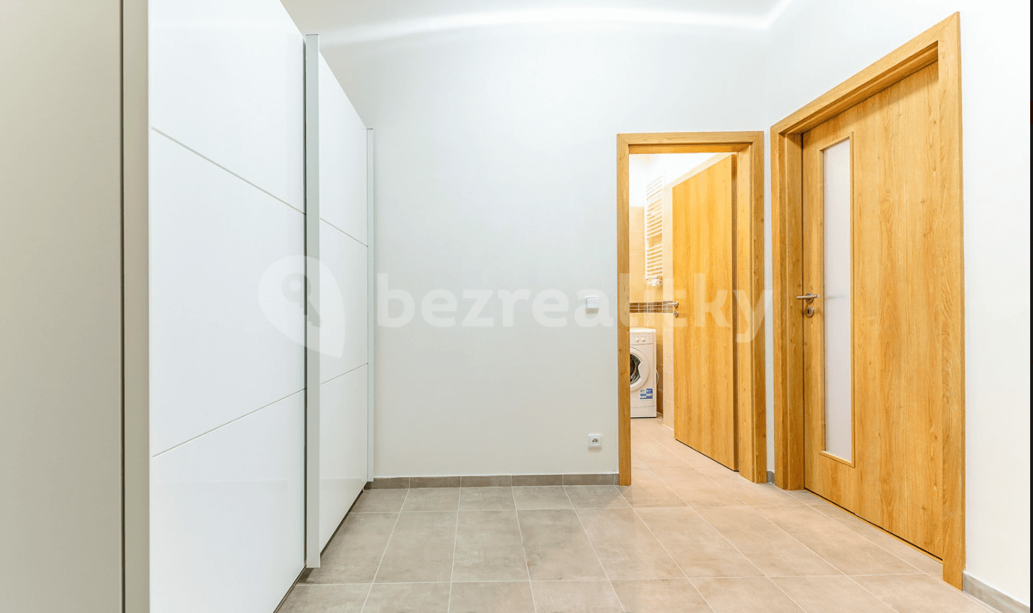 Prenájom bytu 2-izbový 53 m², Lucemburská, Praha, Praha