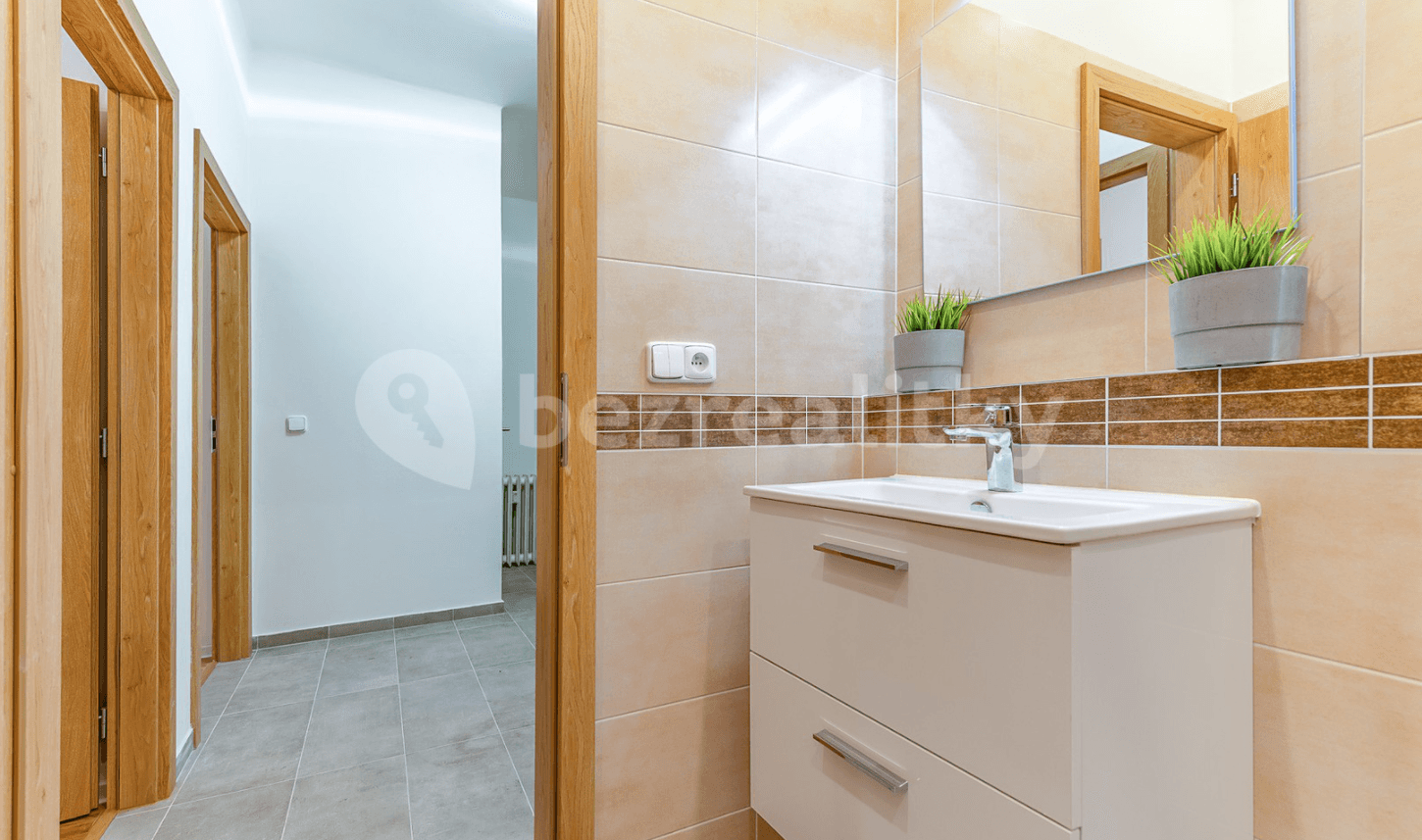 Prenájom bytu 2-izbový 53 m², Lucemburská, Praha, Praha