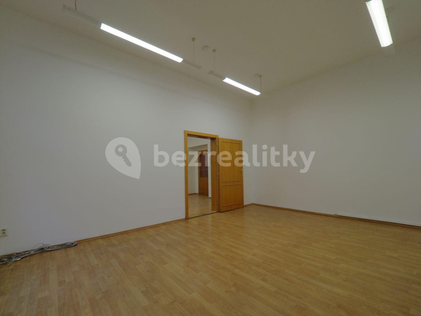 Prenájom bytu 5-izbový 130 m², Velehradská, Praha, Praha