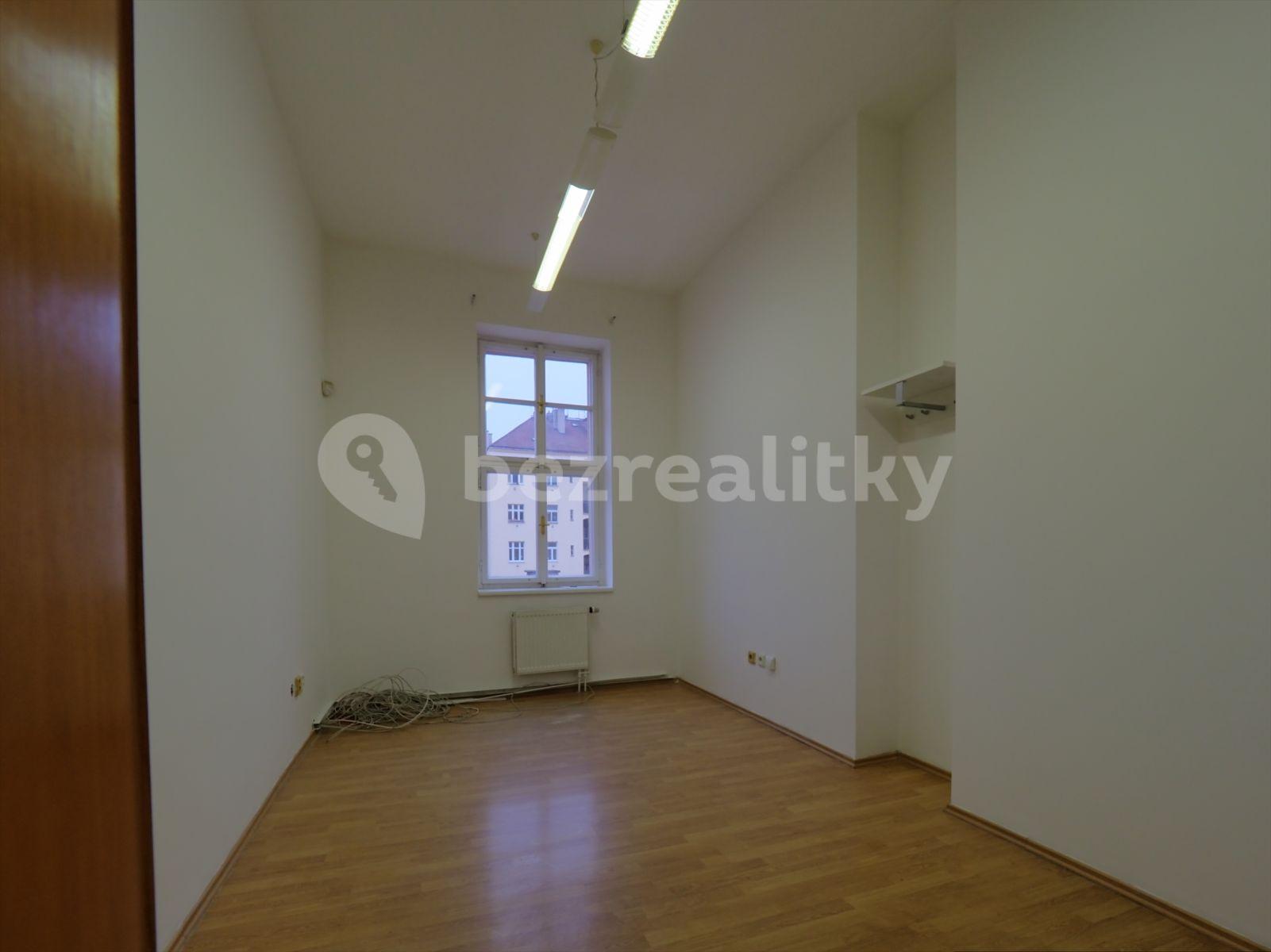 Prenájom bytu 5-izbový 130 m², Velehradská, Praha, Praha