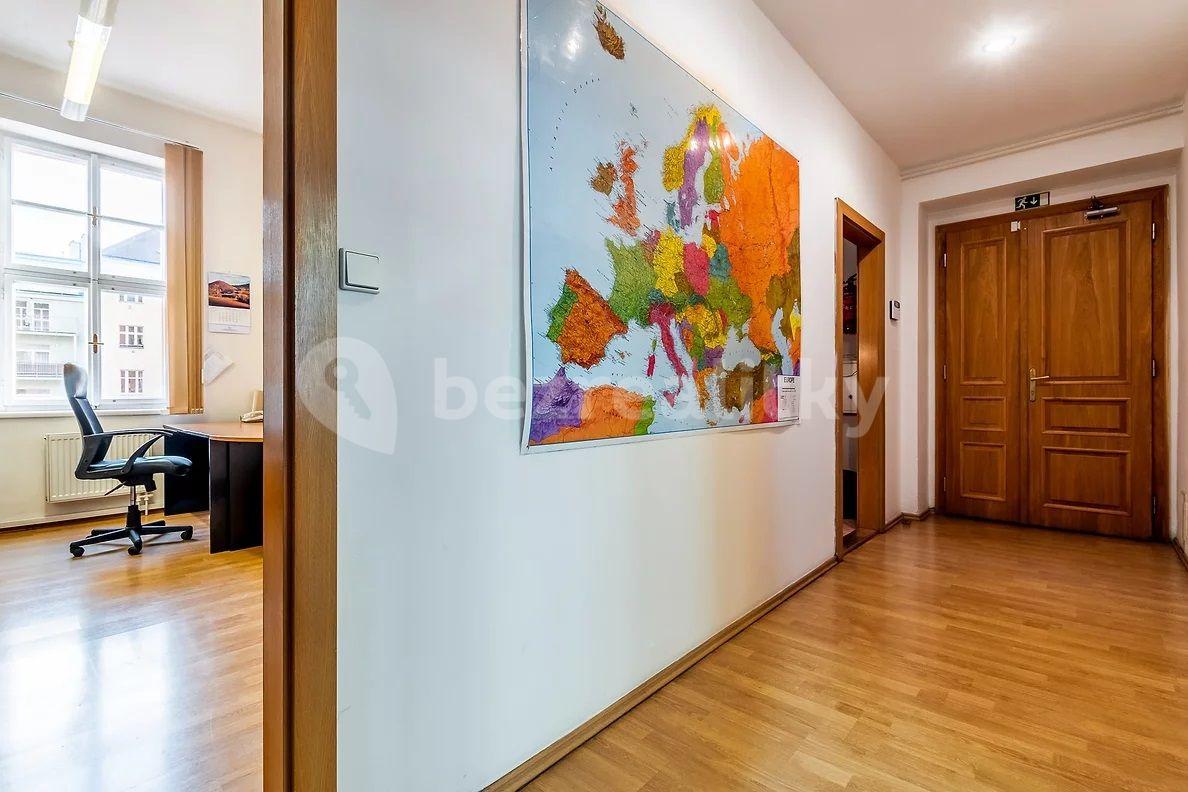 Prenájom bytu 5-izbový 130 m², Velehradská, Praha, Praha