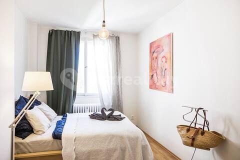 Prenájom bytu 2-izbový 52 m², Šrobárova, Praha, Praha