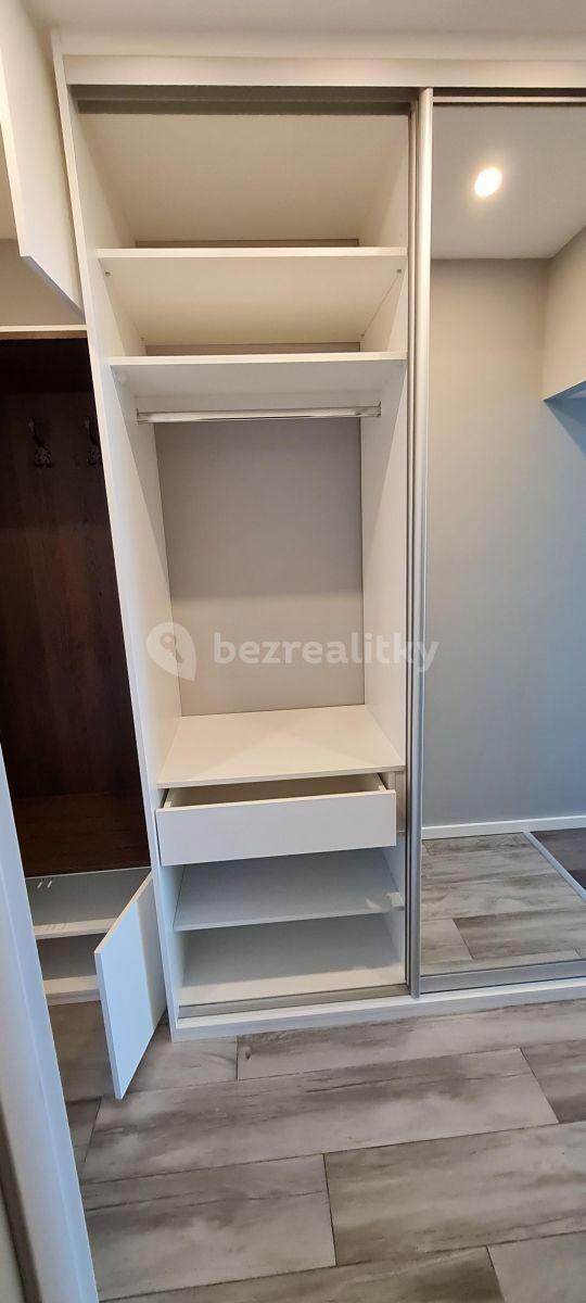 Prenájom bytu 1-izbový 29 m², Semická, Praha, Praha