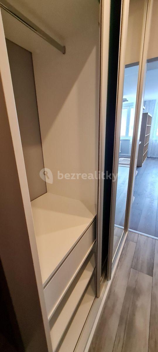 Prenájom bytu 1-izbový 29 m², Semická, Praha, Praha