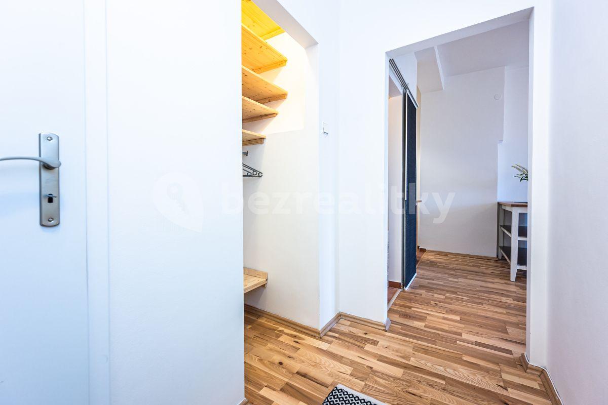 Prenájom bytu 1-izbový 32 m², 28. pluku, Praha, Praha