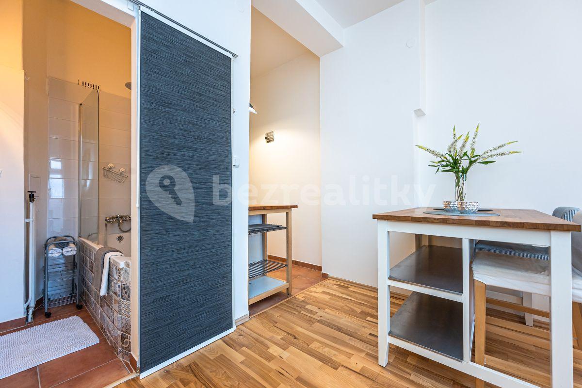 Prenájom bytu 1-izbový 32 m², 28. pluku, Praha, Praha