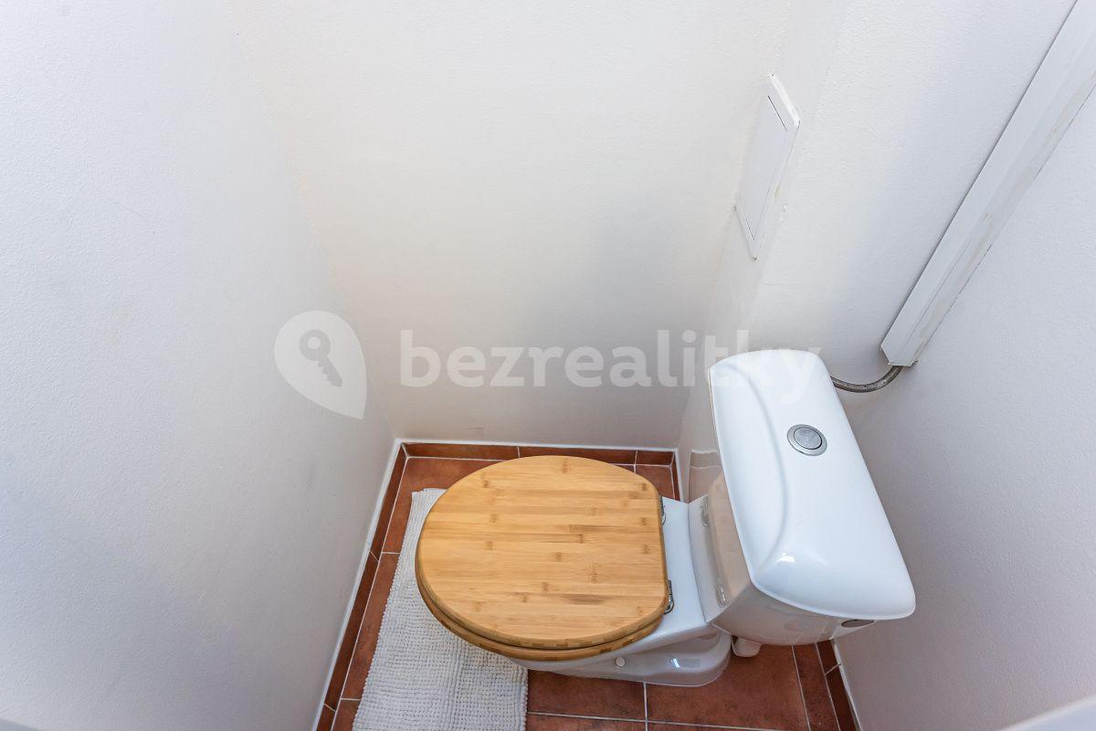 Prenájom bytu 1-izbový 32 m², 28. pluku, Praha, Praha