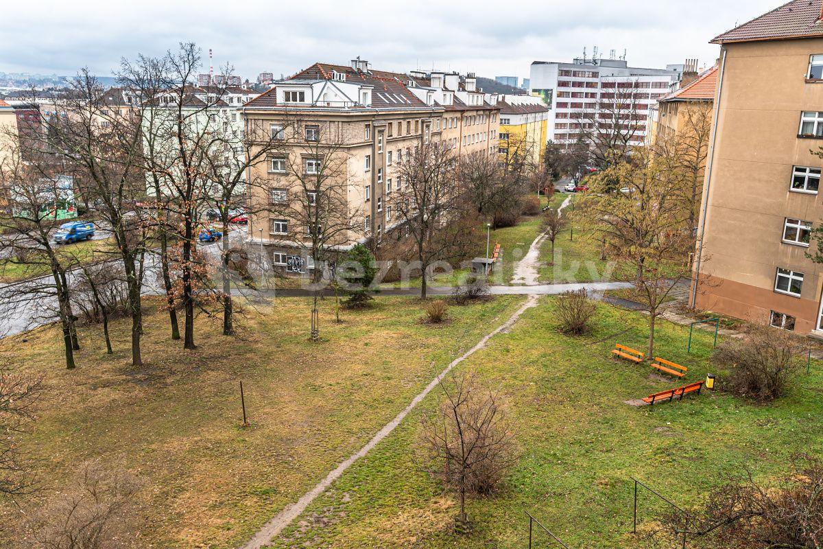 Prenájom bytu 1-izbový 32 m², 28. pluku, Praha, Praha