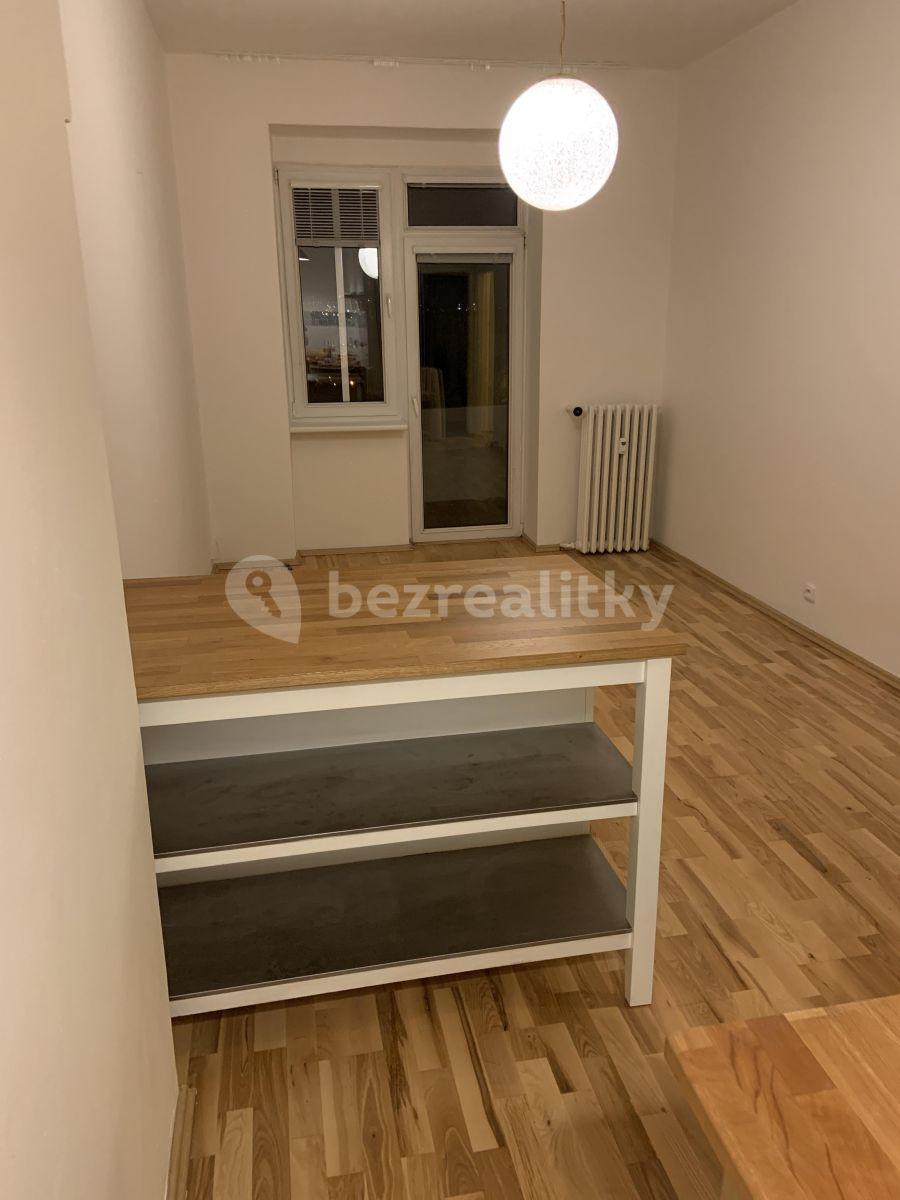 Prenájom bytu 1-izbový 32 m², 28. pluku, Praha, Praha