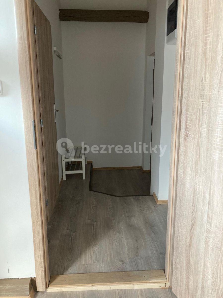 Prenájom bytu 2-izbový 45 m², Za Pasáží, Pardubice, Pardubický kraj