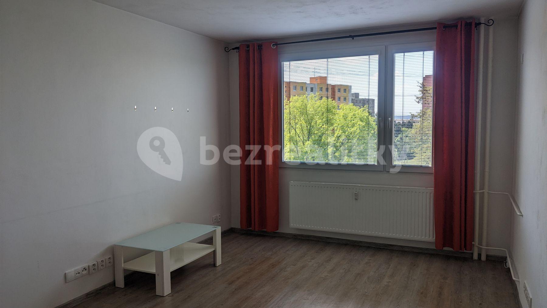 Prenájom bytu 4-izbový 80 m², Dobevská, Praha, Praha