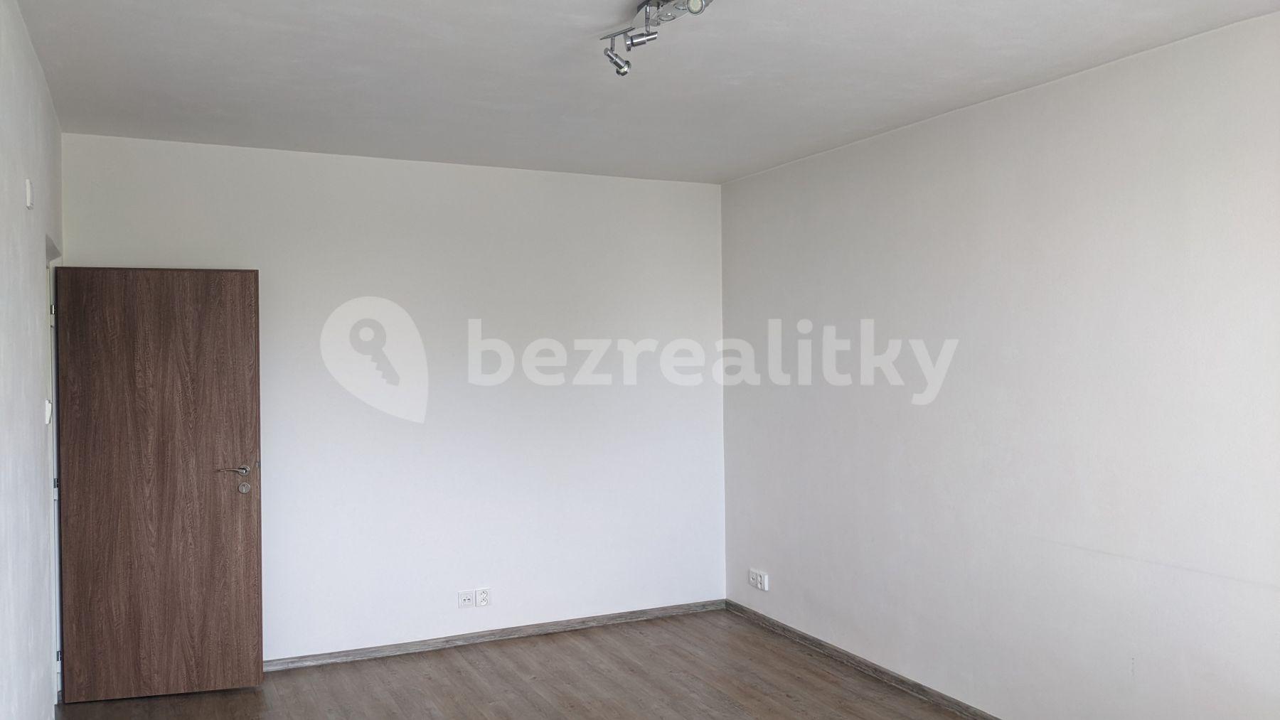 Prenájom bytu 4-izbový 80 m², Dobevská, Praha, Praha