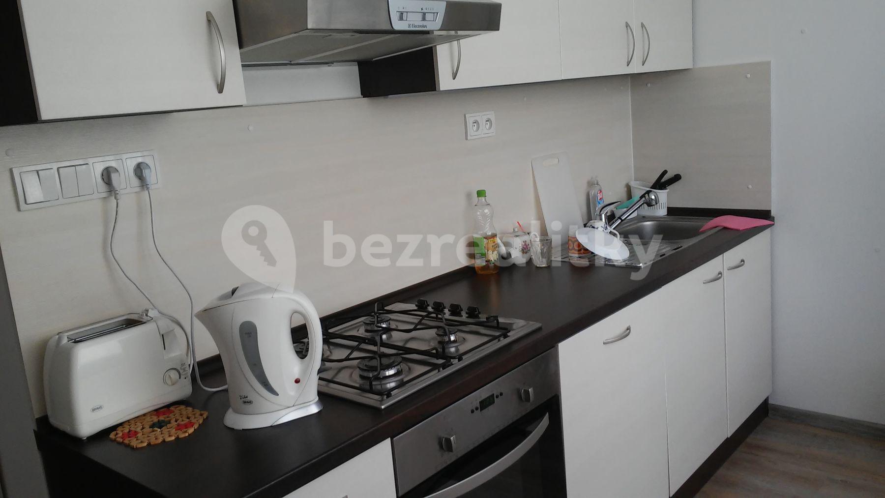 Prenájom bytu 4-izbový 80 m², Dobevská, Praha, Praha