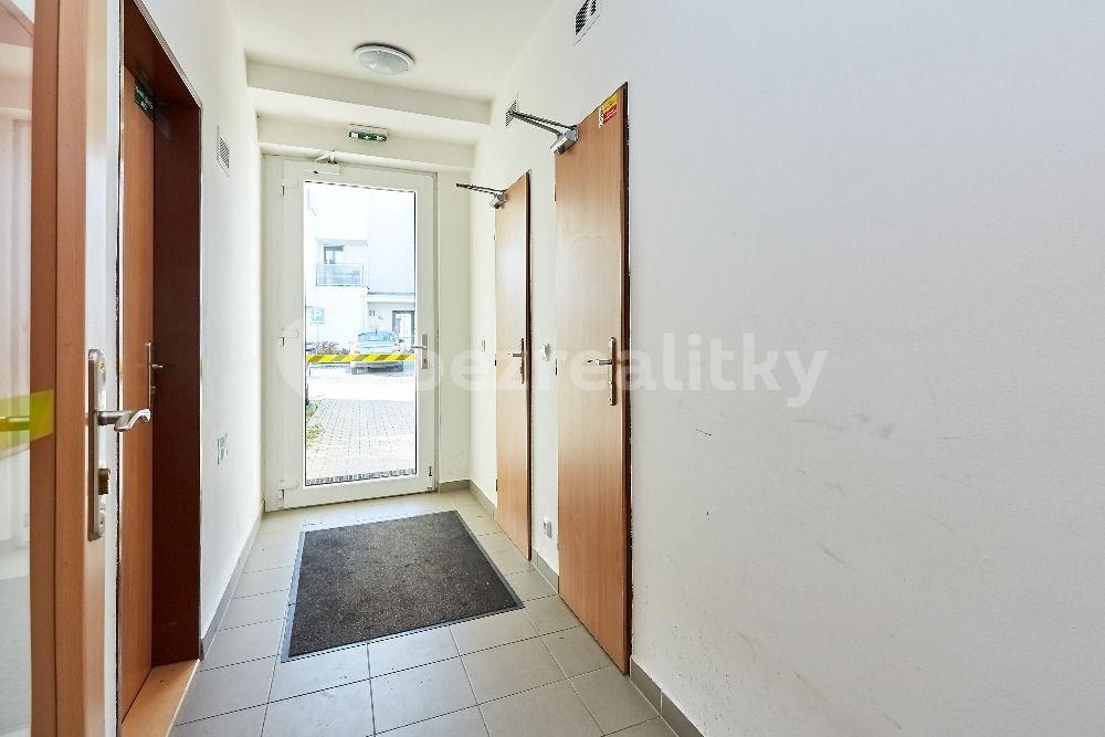 Prenájom bytu 2-izbový 75 m², Karlštejnská, Lety, Středočeský kraj