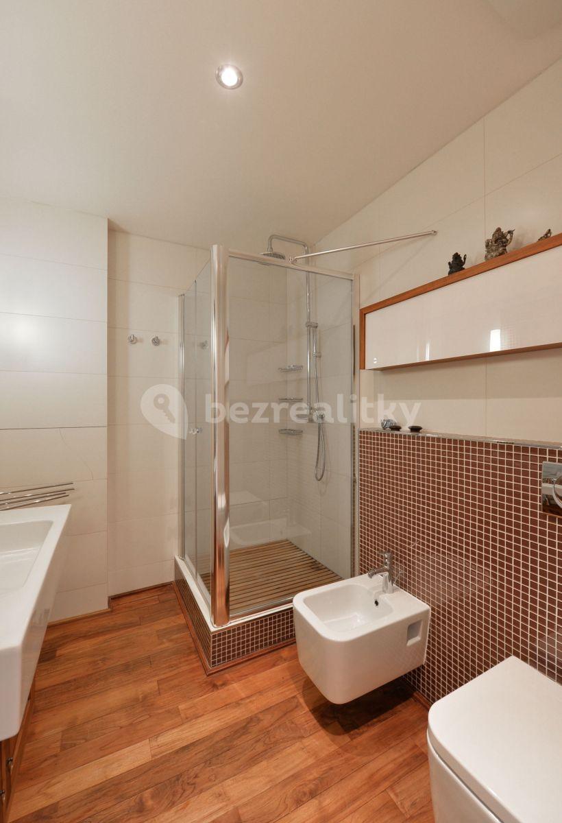 Prenájom bytu 2-izbový 78 m², Varšavská, Praha, Praha