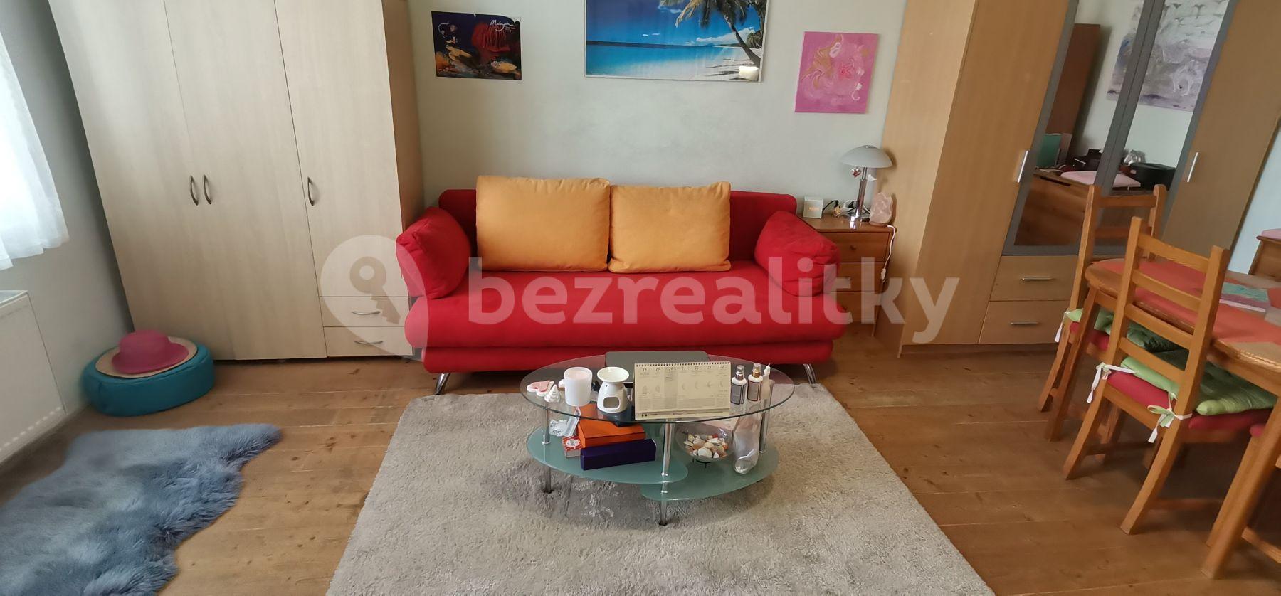 Prenájom bytu 1-izbový 37 m², Na Maninách, Praha, Praha