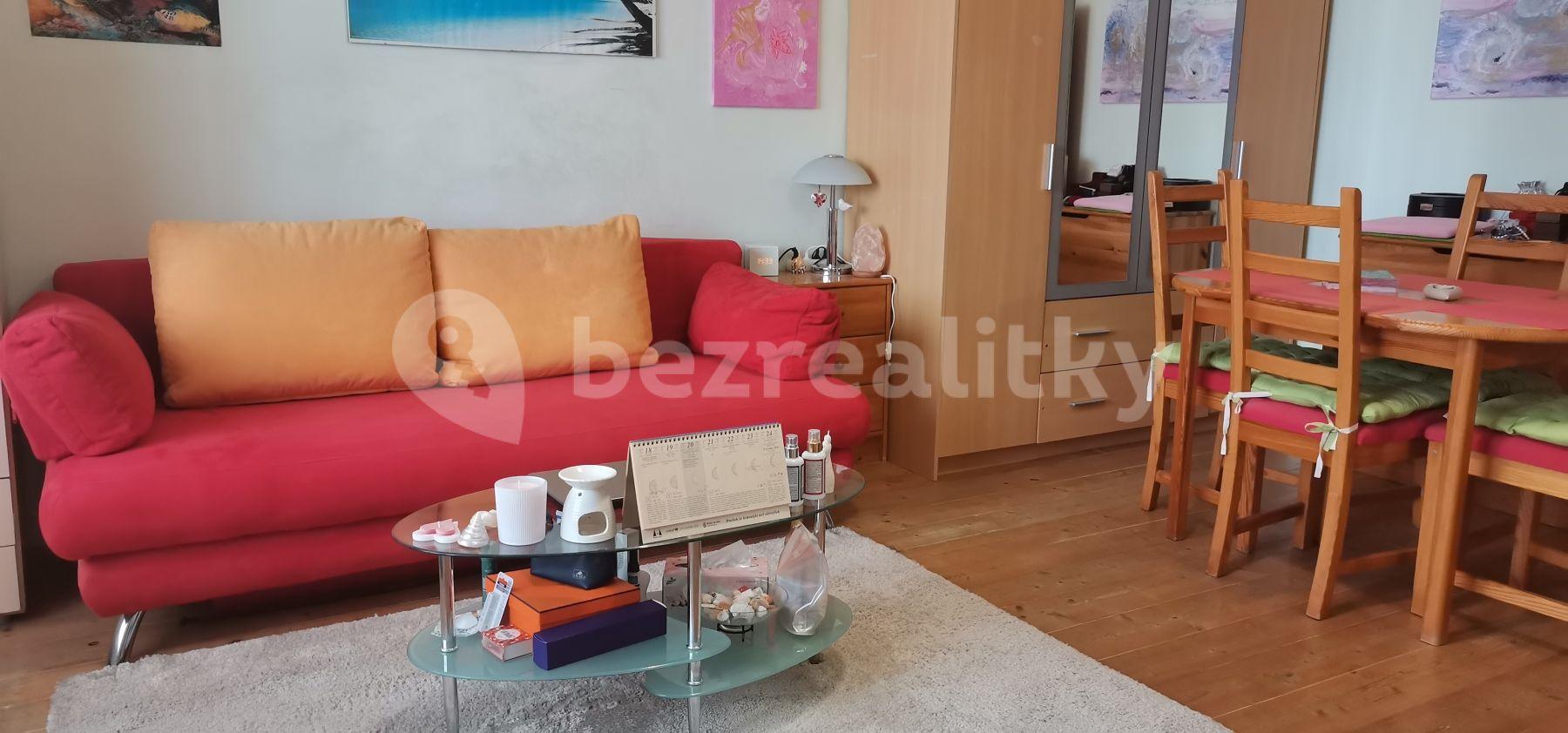 Prenájom bytu 1-izbový 37 m², Na Maninách, Praha, Praha