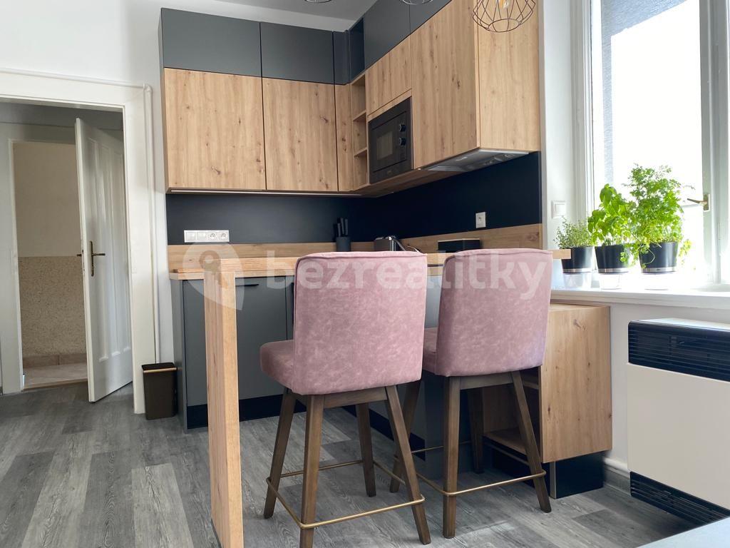 Prenájom bytu Garsoniéra 42 m², Podhorská, Praha, Praha