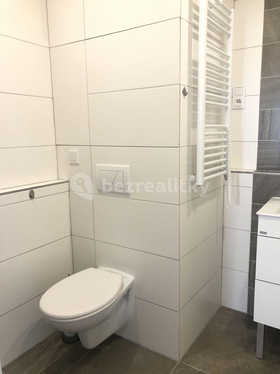 Prenájom bytu 3-izbový 69 m², Jičínská, Praha, Praha