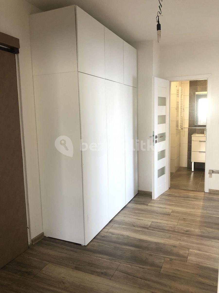 Prenájom bytu 3-izbový 69 m², Jičínská, Praha, Praha