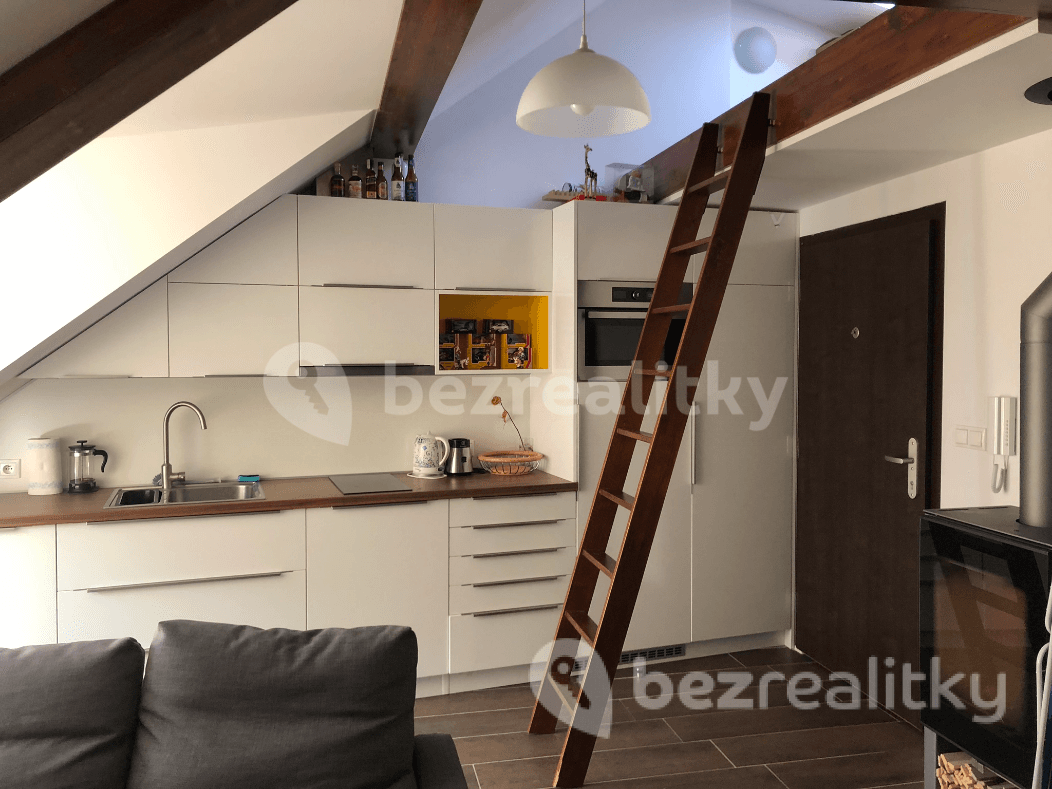 Prenájom bytu 2-izbový 30 m², Grösslingová, Bratislava - mestská časť Staré Mesto, Bratislavský kraj