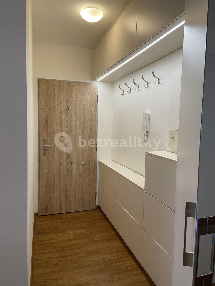 Prenájom bytu 3-izbový 74 m², Plevenská, Praha, Praha