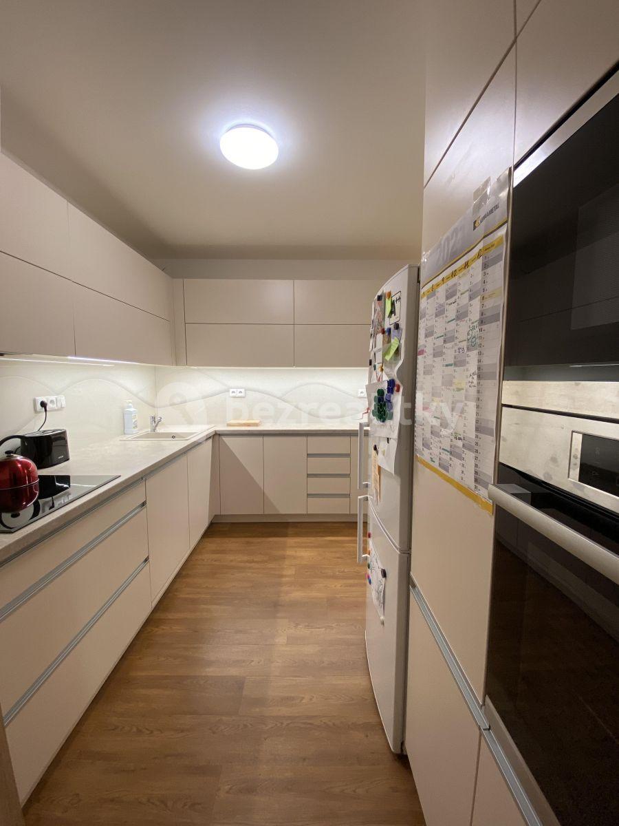 Prenájom bytu 3-izbový 74 m², Plevenská, Praha, Praha