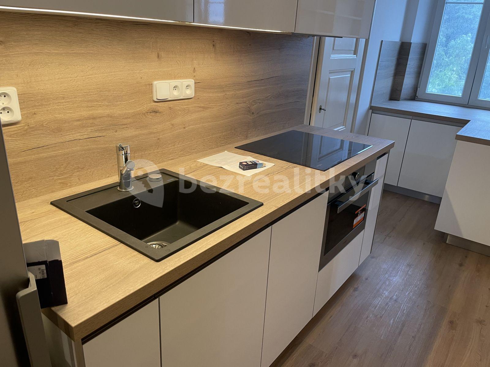 Prenájom bytu 3-izbový 83 m², Na Konvářce, Praha, Praha