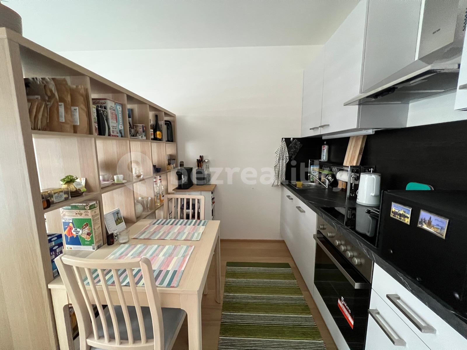 Prenájom bytu 1-izbový 42 m², Vrátnická, Praha, Praha