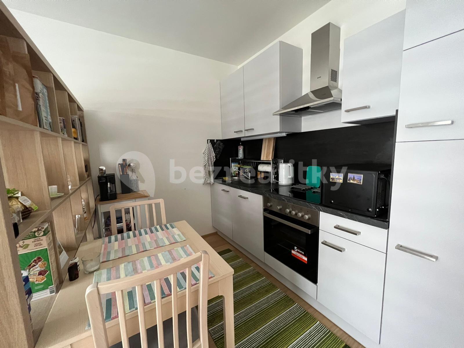 Prenájom bytu 1-izbový 42 m², Vrátnická, Praha, Praha