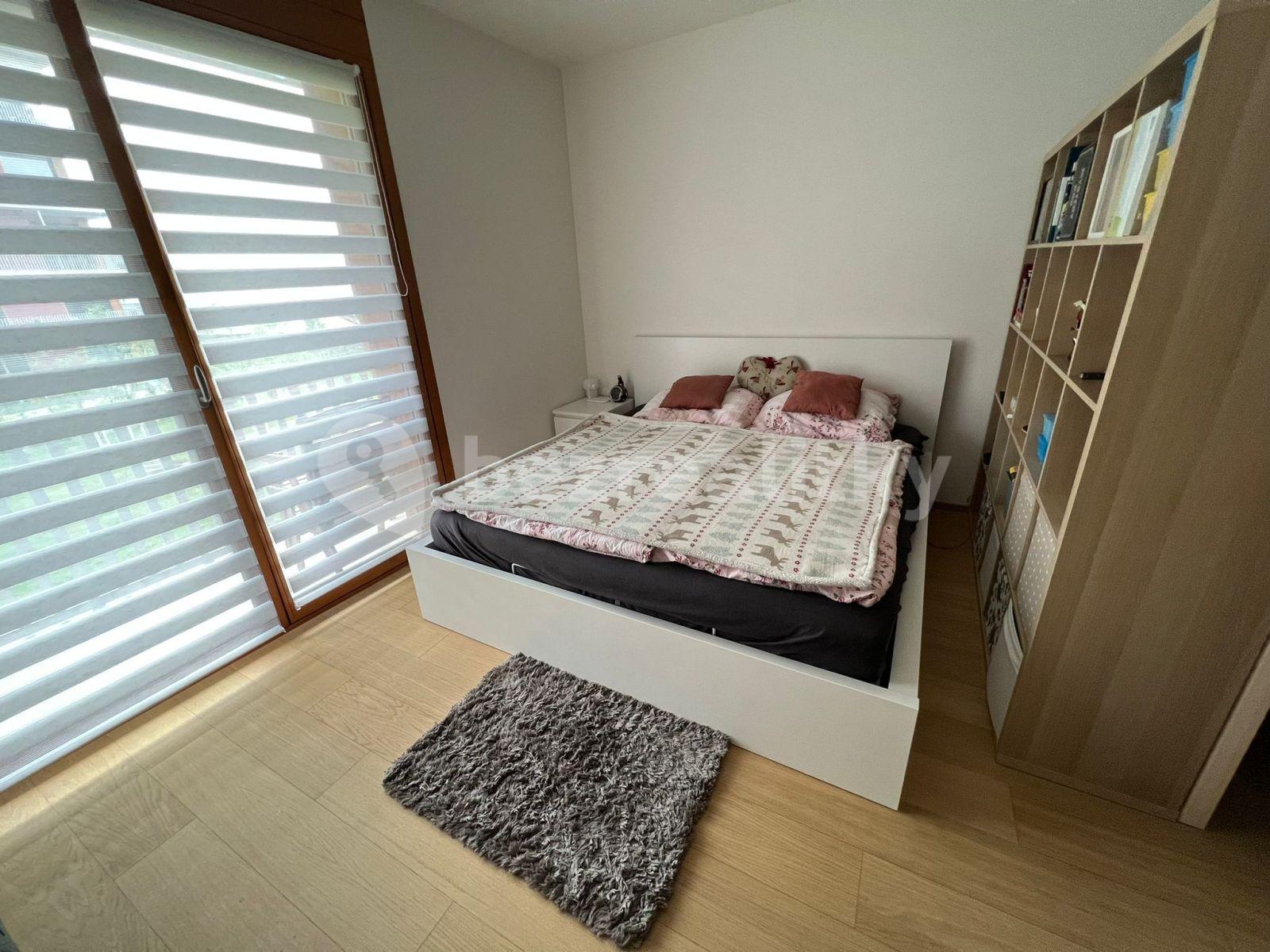 Prenájom bytu 1-izbový 42 m², Vrátnická, Praha, Praha