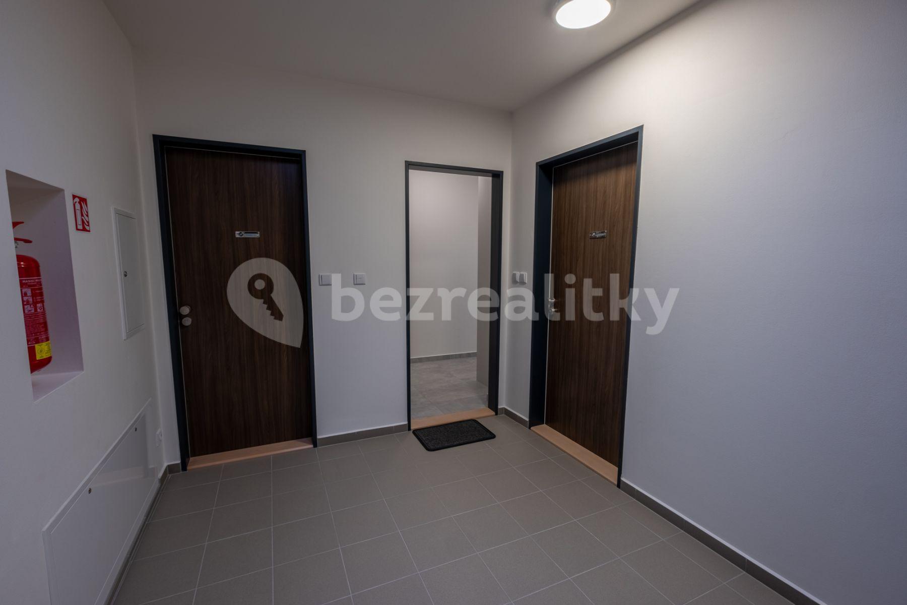 Prenájom bytu 1-izbový 35 m², Armádní, Milovice, Středočeský kraj