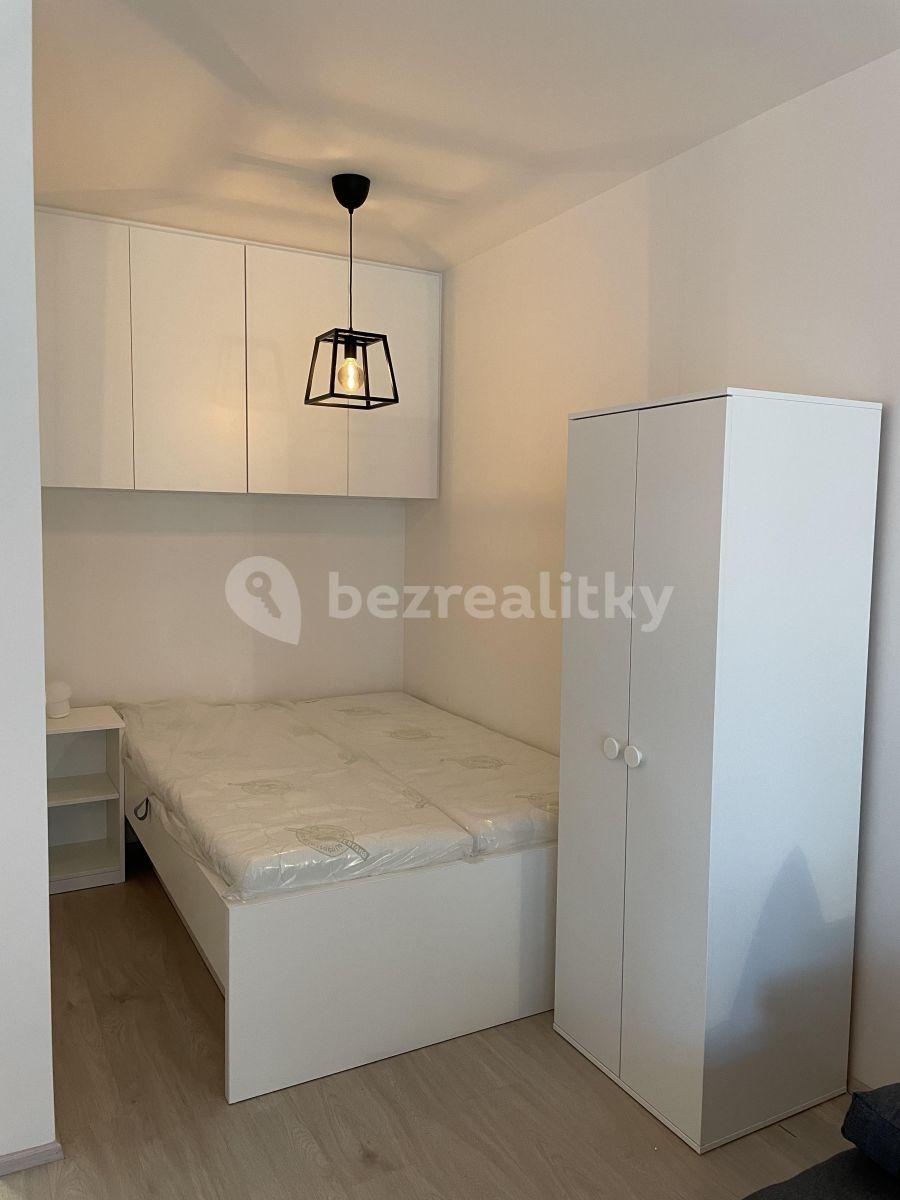 Prenájom bytu 1-izbový 33 m², Hartigova, Praha, Praha