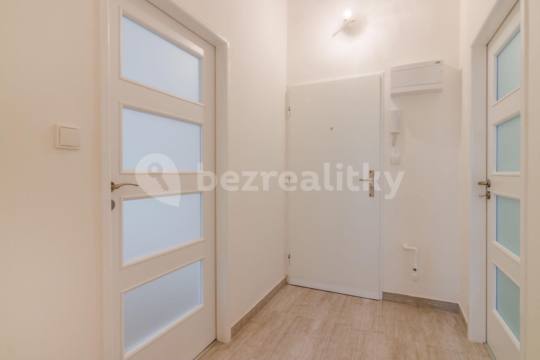 Prenájom bytu 2-izbový 45 m², U Pernštejnských, Praha, Praha