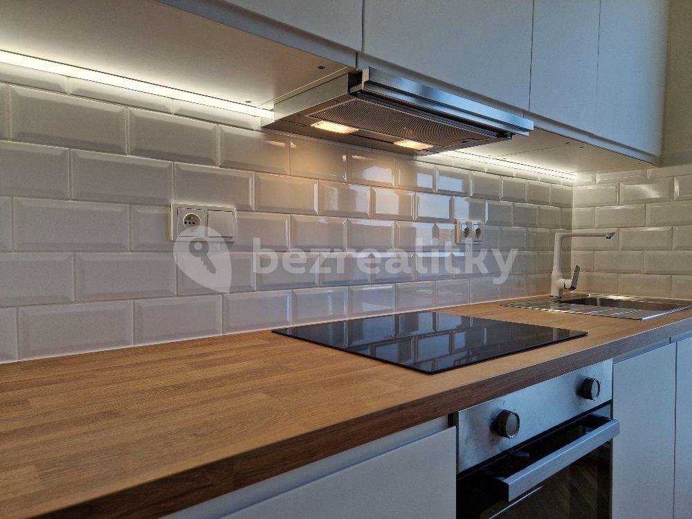 Prenájom bytu 1-izbový 47 m², Litevská, Praha, Praha